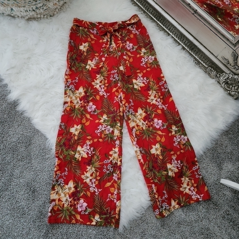 E & M Wide leg Floral Tropical Print Tie Waist Pants. Size Large. New without ta
